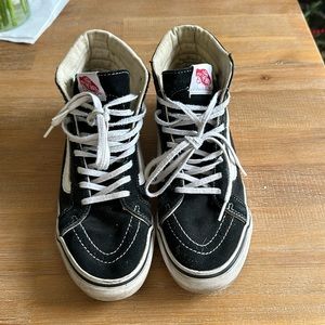 High top black and white vans